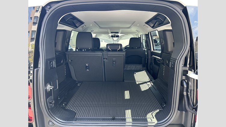 2024 認定中古車 Land Rover Defender 110 フジホワイト D350 ディーゼルマイルドハイブリッド S