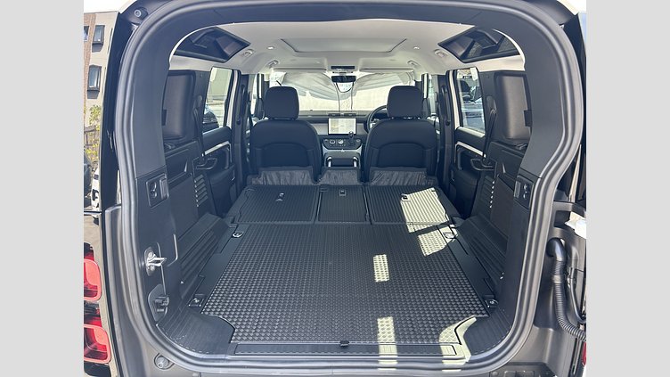 2024 認定中古車 Land Rover Defender 110 フジホワイト D350 ディーゼルマイルドハイブリッド S