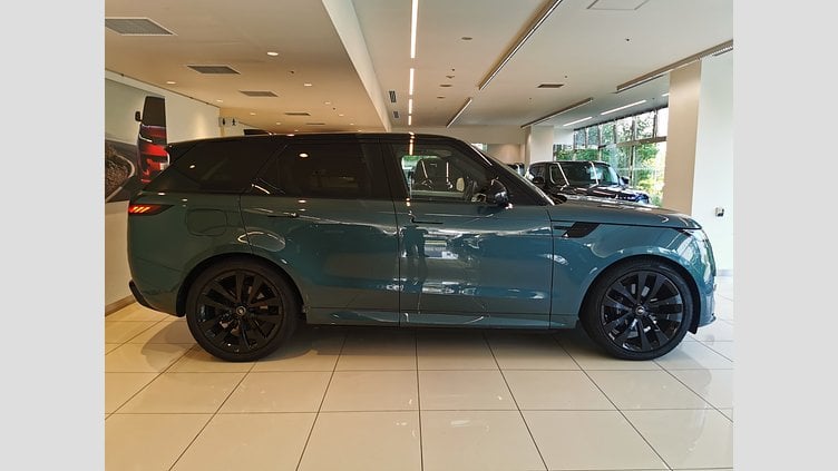 2023 認定中古車 Land Rover Range Rover Sport ジオラグリーン 3.0リッター6気筒400PSターボチャージドガソリンMHEV（オートマチック） FIRST EDITION