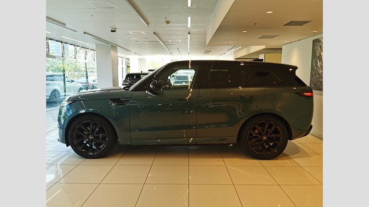 2023 認定中古車 Land Rover Range Rover Sport ジオラグリーン 3.0リッター6気筒400PSターボチャージドガソリンMHEV（オートマチック） FIRST EDITION