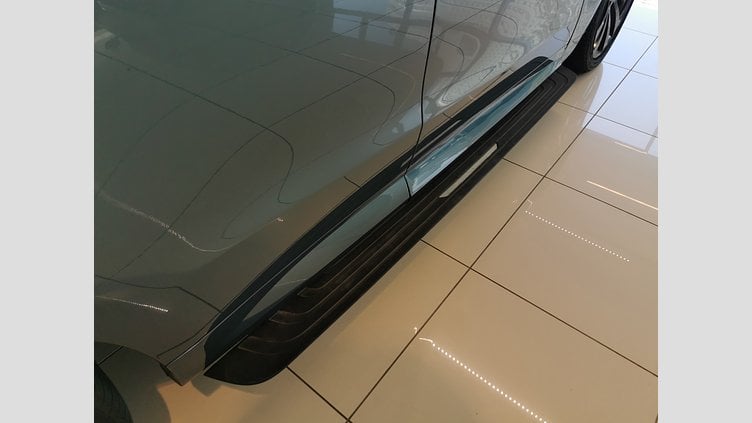 2023 認定中古車 Land Rover Range Rover Sport ジオラグリーン 3.0リッター6気筒400PSターボチャージドガソリンMHEV（オートマチック） FIRST EDITION