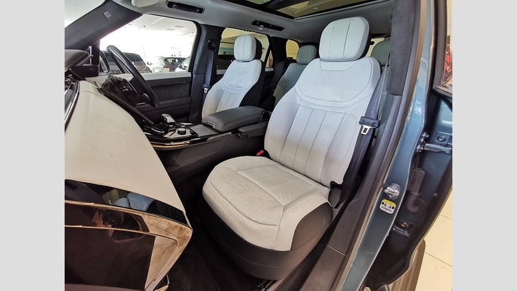 2023 認定中古車 Land Rover Range Rover Sport ジオラグリーン 3.0リッター6気筒400PSターボチャージドガソリンMHEV（オートマチック） FIRST EDITION