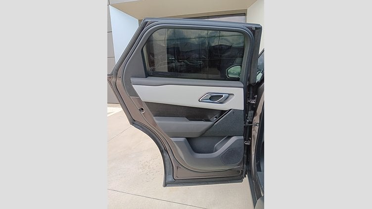 2025 SKLADOVÉ VOZIDLÁ Land Rover Range Rover Velar Charente Grey 2.0D 200PS D200 MHEV Dynamic SE AWD Auto - GRAPHITE EDITION 