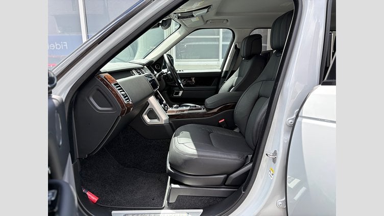 2019 認定中古車 Land Rover Range Rover ユーロンホワイト 3.0リッターTDV6ディーゼル（258 PS） スタンダードホイールベース VOGUE