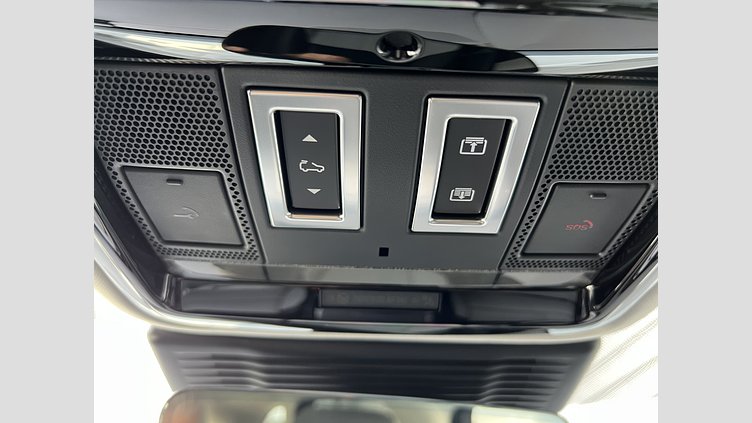 2024 認定中古車 Land Rover Range Rover Velar フジホワイト D200マイルドハイブリッド（ディーゼル） スタンダードホイールベース Dynamic SE