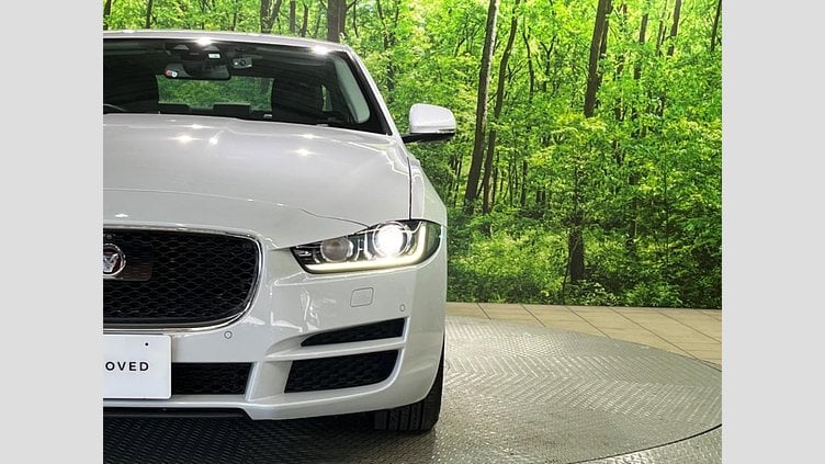 2015 認定中古車 Jaguar XE Yulong White 2WD プレステージ
