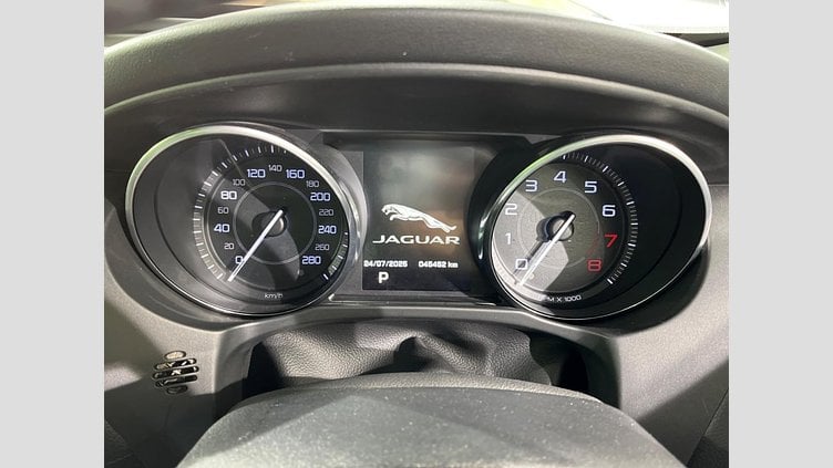 2015 認定中古車 Jaguar XE Yulong White 2WD プレステージ