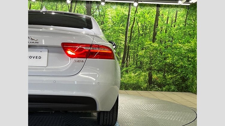 2015 認定中古車 Jaguar XE Yulong White 2WD プレステージ