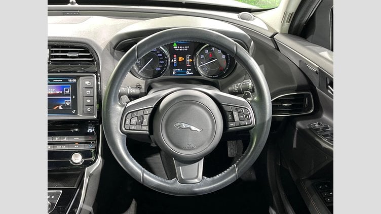 2015 認定中古車 Jaguar XE Yulong White 2WD プレステージ