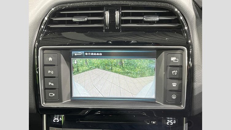 2015 認定中古車 Jaguar XE Yulong White 2WD プレステージ