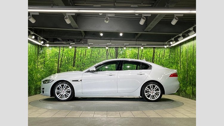 2015 認定中古車 Jaguar XE Yulong White 2WD プレステージ