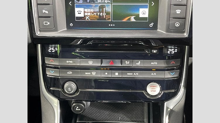 2015 認定中古車 Jaguar XE Yulong White 2WD プレステージ