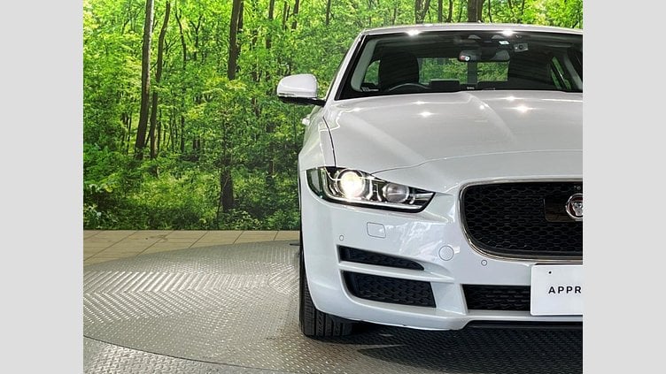2015 認定中古車 Jaguar XE Yulong White 2WD プレステージ