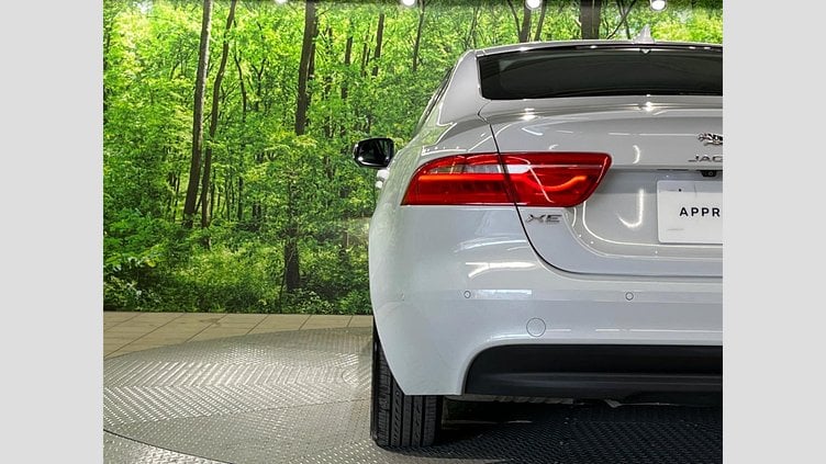 2015 認定中古車 Jaguar XE Yulong White 2WD プレステージ