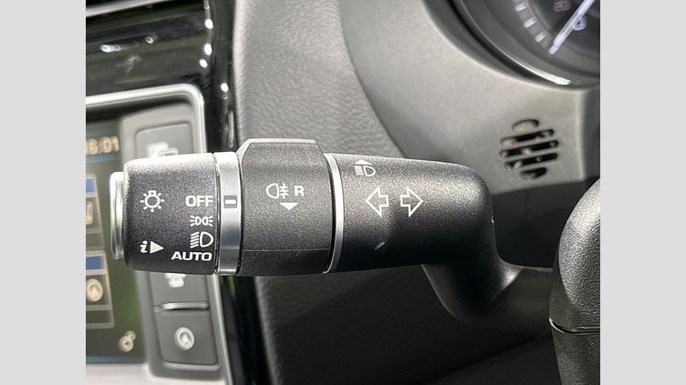 2015 認定中古車 Jaguar XE Yulong White 2WD プレステージ