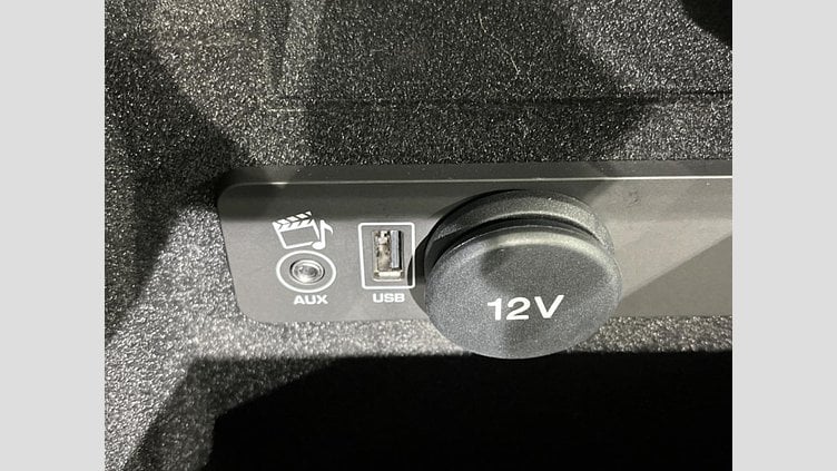 2015 認定中古車 Jaguar XE Yulong White 2WD プレステージ
