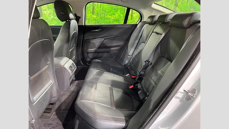 2015 認定中古車 Jaguar XE Yulong White 2WD プレステージ