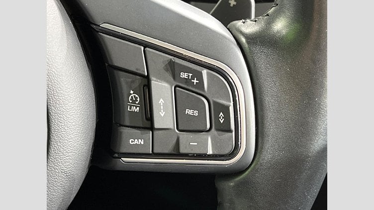 2015 認定中古車 Jaguar XE Yulong White 2WD プレステージ