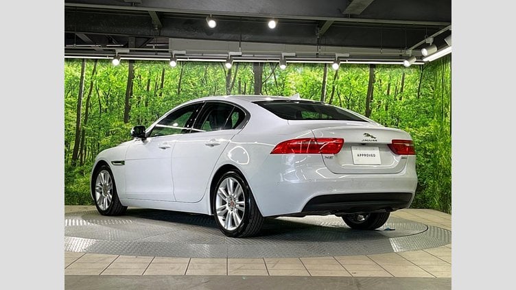 2015 認定中古車 Jaguar XE Yulong White 2WD プレステージ