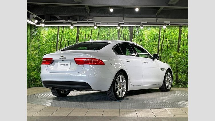 2015 認定中古車 Jaguar XE Yulong White 2WD プレステージ