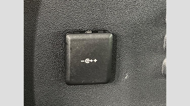 2023 認定中古車 Land Rover Defender 110 フジホワイト D300 AWD（AT） S