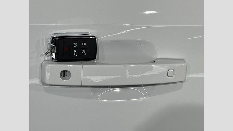 2023 認定中古車 Land Rover Defender 110 フジホワイト D300 AWD（AT） S