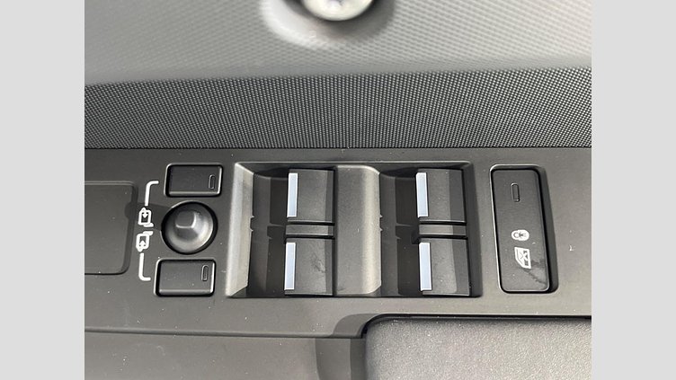 2023 認定中古車 Land Rover Defender 110 フジホワイト D300 AWD（AT） S