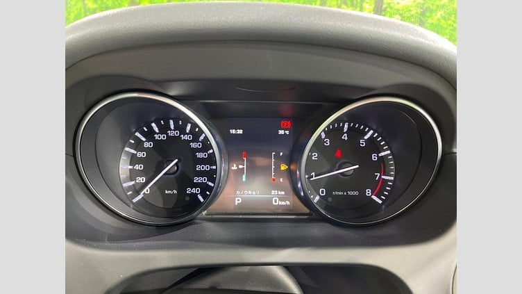 2015 認定中古車 Land Rover Discovery Sport Yulong White 2.0 litre Si4 Petrol HSE