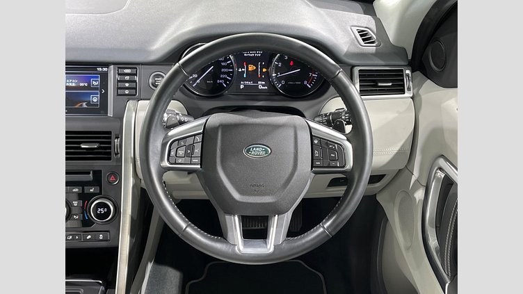 2015 認定中古車 Land Rover Discovery Sport Yulong White 2.0 litre Si4 Petrol HSE