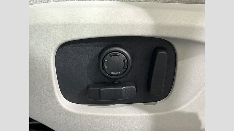 2015 認定中古車 Land Rover Discovery Sport Yulong White 2.0 litre Si4 Petrol HSE