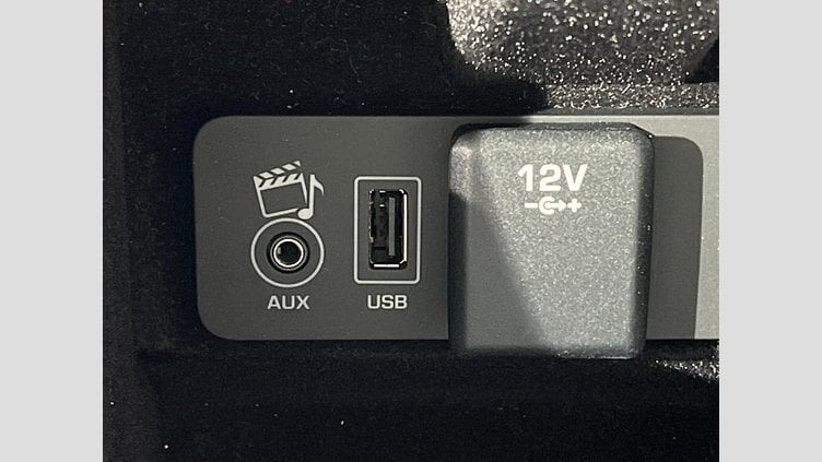 2015 認定中古車 Land Rover Discovery Sport Yulong White 2.0 litre Si4 Petrol HSE
