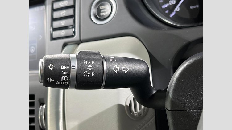 2015 認定中古車 Land Rover Discovery Sport Yulong White 2.0 litre Si4 Petrol HSE