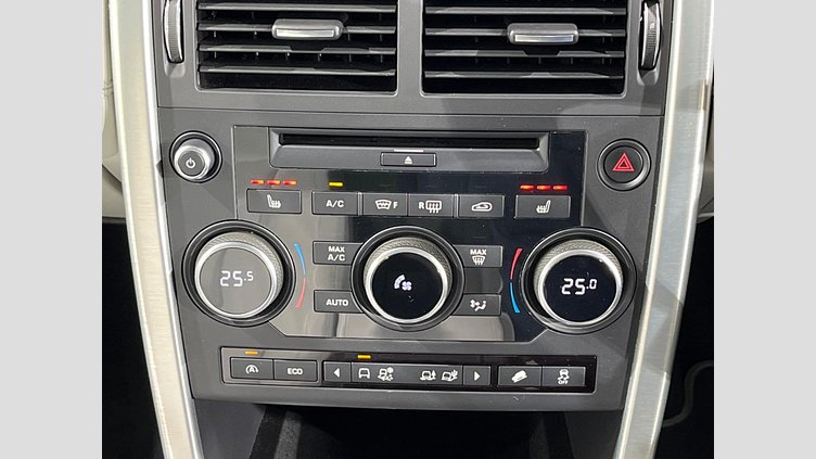 2015 認定中古車 Land Rover Discovery Sport Yulong White 2.0 litre Si4 Petrol HSE