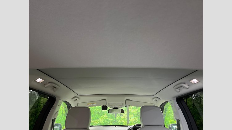 2015 認定中古車 Land Rover Discovery Sport Yulong White 2.0 litre Si4 Petrol HSE