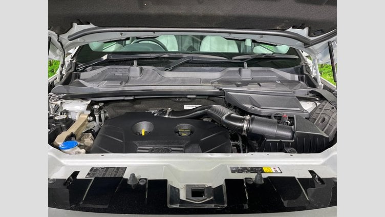2015 認定中古車 Land Rover Discovery Sport Yulong White 2.0 litre Si4 Petrol HSE