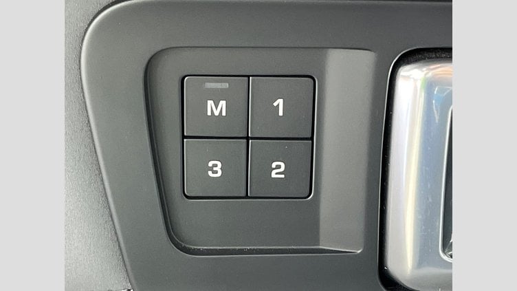 2015 認定中古車 Land Rover Discovery Sport Yulong White 2.0 litre Si4 Petrol HSE