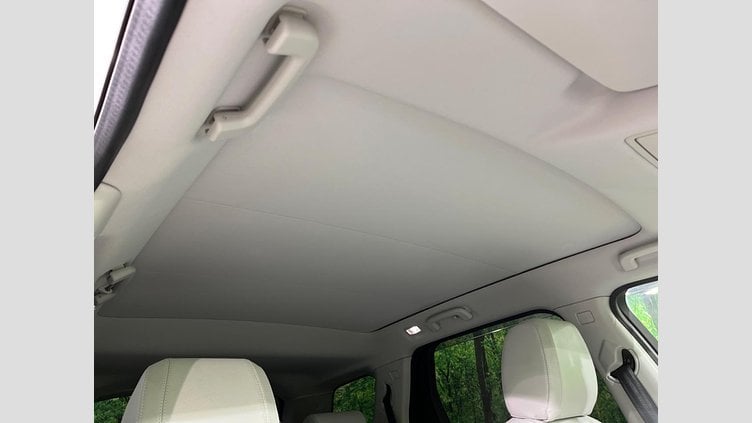2015 認定中古車 Land Rover Discovery Sport Yulong White 2.0 litre Si4 Petrol HSE