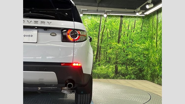 2015 認定中古車 Land Rover Discovery Sport Yulong White 2.0 litre Si4 Petrol HSE