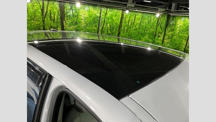 2015 認定中古車 Land Rover Discovery Sport Yulong White 2.0 litre Si4 Petrol HSE