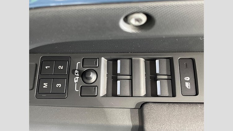 2023 認定中古車 Land Rover Defender 110 タスマンブルー D300 AWD（AT） X-DYNAMIC SE