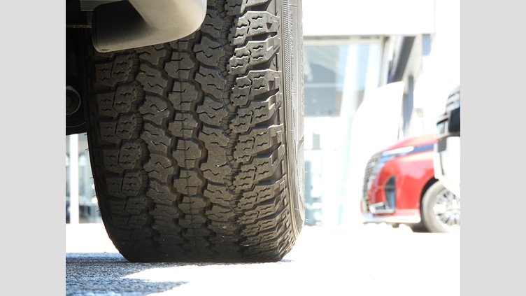 2022 認定中古車 Land Rover Defender 110 サントリーニブラック P300 AWD（AT） ベースグレード
