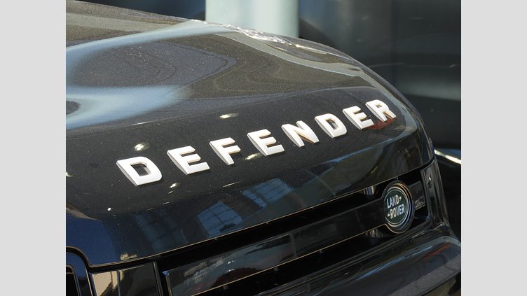 2022 認定中古車 Land Rover Defender 110 サントリーニブラック P300 AWD（AT） ベースグレード