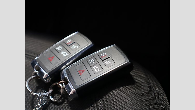 2022 認定中古車 Land Rover Defender 110 サントリーニブラック P300 AWD（AT） ベースグレード