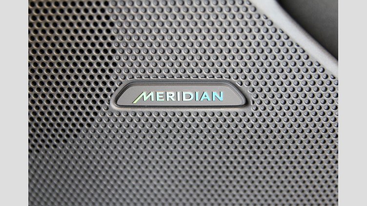 2024 認定中古車 Land Rover Range Rover Velar オストゥーニパールホワイト D200マイルドハイブリッド（ディーゼル） Dynamic SE