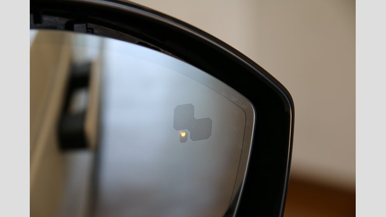 2024 認定中古車 Land Rover Range Rover Velar オストゥーニパールホワイト D200マイルドハイブリッド（ディーゼル） Dynamic SE