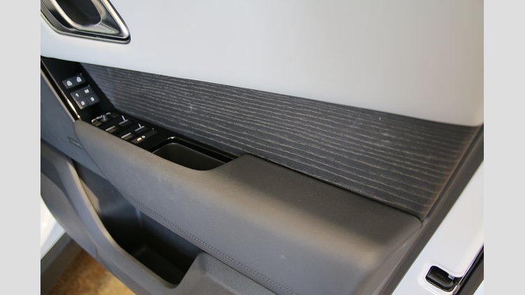 2024 認定中古車 Land Rover Range Rover Velar オストゥーニパールホワイト D200マイルドハイブリッド（ディーゼル） Dynamic SE