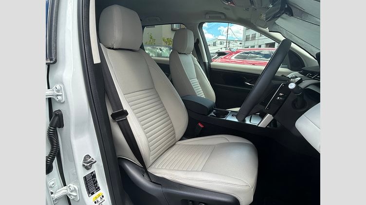 2024 認定中古車 Land Rover Discovery Sport フジホワイト D200（ディーゼル）  S