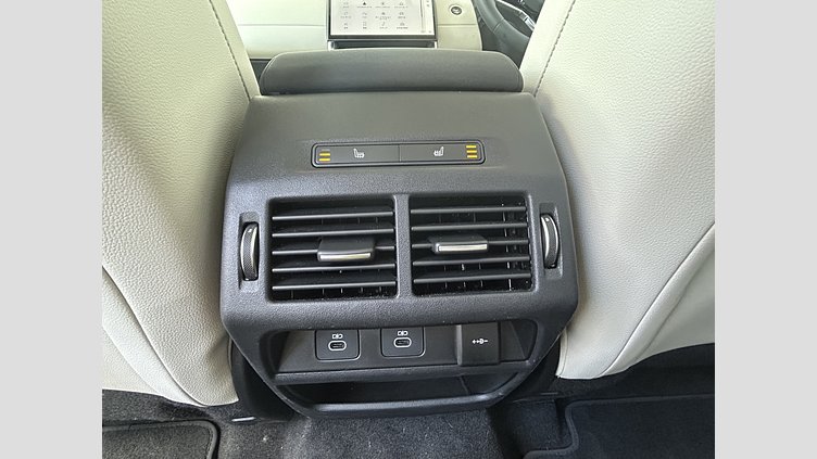 2024 認定中古車 Land Rover Discovery Sport フジホワイト D200（ディーゼル）  S