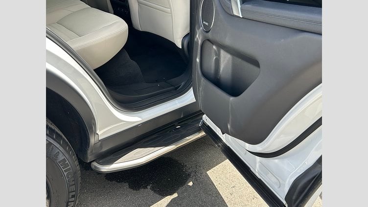 2024 認定中古車 Land Rover Discovery Sport フジホワイト D200（ディーゼル）  S