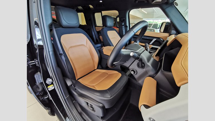 2023 認定中古車 Land Rover Defender 110 サントリーニブラック D300 AWD（AT） X-DYNAMIC HSE